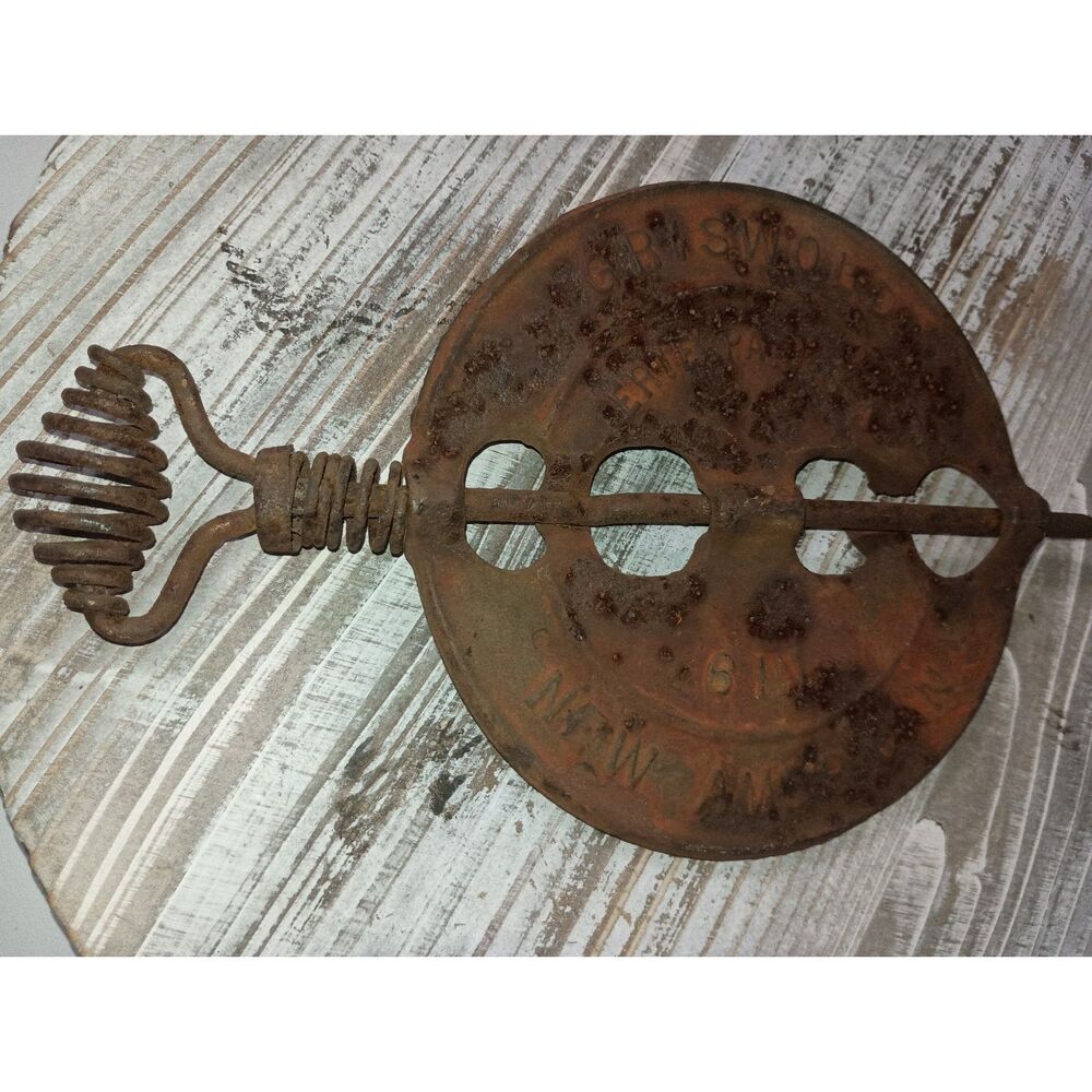 GRISWOLD:  Rustic, Vintage Steel Reversible 6-inch Spindle - New American